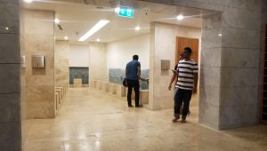 ސަލްމާން ރަސްގެފާނު މިސްކިތުގެ އިސްކުރުބަރީގައި ފެން ނެތިގެން ވުޟޫނުކުރެވިގެން މީހުން ނުކުންނަނީ.. އަދިވެސް ފޮޓޯ: މުހައްމަދު ޝަހީބު