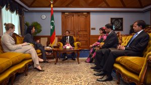 ރައީސް ޔާމީން އަބްދުލްގައްޔޫމު، އެމެރިކާގެ ސަފީރާ ބައްދަލުކުރައްވަނީ