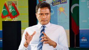 ޑީ.އެން.އޭގެ ފަރާތުން އުމަރު ނަސީރު މިއަދު ވީޑިއޯ ބަޔާން ދެއްވަނީ  -ފޮޓޯ: ޝުޖާއު/ ޑީ.އެން.އޭ 