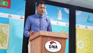 ކުރީގެ ހޯމް މިނިސްޓަރު އުމަރު ނަސީރު ވާހަކަ ދައްކަވަނީ -ފޮޓޯ: ޑީ.އެން.އޭ