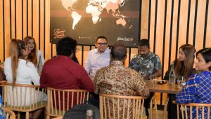 އެމް.އެން.ޕީގެ ބައްދަލުވުމުގައި ނާޒިމް (މ) ވާހަކަ ދައްކަވަނީ -ފޮޓޯ: އެމް.އެން.ޕީ