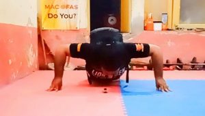 Martial-artist-breaks-pushup-Guinness-record-while-wearing-60-pounds