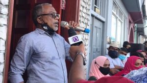އިދިކޮޅު ކޯލީޝަނުން ހުކުރު ދުވަހު ބޭއްވި މުޒާހަރާގައި އަބްދުއްރަހީމް ވާހަކަ ދައްކަވަނީ