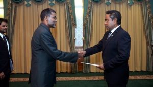ނޭޝަނަލް އިންޓެގްރިޓީ ކޮމިޝަނަށް 1 މާޗު 2018 ގައި ސުލެއިމާން އައްޔަންކުރައްވަނީ -ފޮޓޯ: ރައީސް އޮފީސް