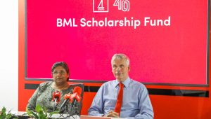 ބީ.އެމް.އެލްގެ ސީ.އީ.އޯ ޓިމޮތީ އަދި ޑިރެކްޓަރ އައިޝަތު ނޫރައްދީން (ވ)