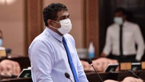 ރައްޔިތުންގެ މަޖިލީހުގެ ޖަލްސާއެއްގައި ބޮންޑާ ވާހަކަ ދައްކަވަނީ  -ފޮޓޯ: މަޖިލިސްގެ އިދާރާ
