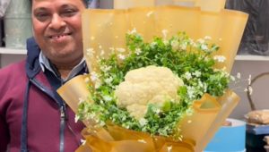 ޑީ.ޕީ ސައިނީ ފްލޮރިސްޓް އެންޑް ބޭކާސްގައި ކޯލިފްލާވާ ބުކޭއެއް ތައްޔާރުކޮށްފައި