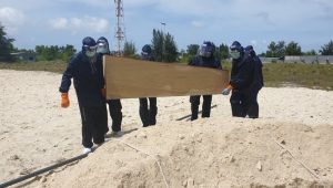ކޮވިޑްގައި މަރުވި މީހަކު ހުޅުމާލޭ ސަހަރާގައި ވަޅުލަނީ  -އަދިވެސް ފޮޓޯ