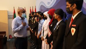 ވާހަކަދެއްކުމުގެ ޤައުމީ މުބާރާތުގެ ތެރެއިން.. -ފޮޓޯ: ދިވެހިބަހުގެ އެކެޑަމީ/އެފް.ބީ