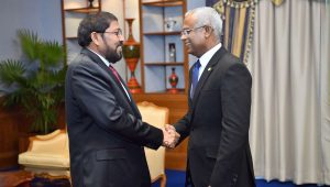 ރައީސް ސޯލިހާއި ޖުމްހޫރީ ޕާޓީގެ ލީޑަރު ގާސިމް (ވ)