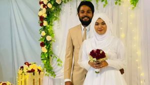 ގައުމީ ވޮލީ ޓީމުގެ ކެޕްޓަން ހުޒާމް އަލީ (ހުޒާންޓޭ) އާއި އަންހެނުން އައިޝަތު ނޫރާ