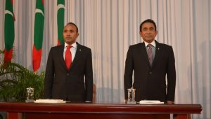 ރައީސް ޔާމީންގެ ރިޔާސީ ހުވާކުރެއްވުމުގެ ދަރުބާރުގައި ޑރ. ޖަމީލް (ވ) 2013 ގައި ނައިބު ރައީސް ކަމުގެ ހުވާކުރައްވަނީ
