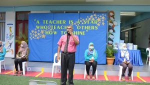 ޖަމާލުއްދީން ސްކޫލްގެ ޕްރިންސިޕަލް ހަސަން މުހައްމަދު އެސެމްބްލީގައި ވާހަކަ ދައްކަވަނީ -ފޮޓޯ: ޖޭ.އެސް/ އެފް.ބީ