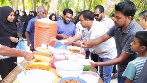 ޖަމާއަތުގެ ކެއުމެއްގައި ރަށެއްގެ ބަޔަކު ބައިވެރިވަނީ: އިޖުތިމާއީ ގުޅުމަކީ ވަރަށް މުހިންމު ކަމެއް. -އަދިވެސް ފޮޓޯ