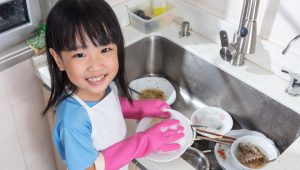 little-girl-washing-dishes