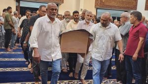 މައްލާގެ ޖަނާޒާގެ ތެރެއިން... -އަދިވެސް ފޮޓޯ: މުހައްމަދު ޝަހީބު