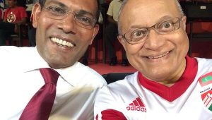ހިނިތުންވެ ތިއްބަވައި ރައީސް ނަޝީދާއެކު ރައީސް މައުމޫން ސެލްފީ ނަންގަވަނީ