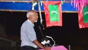 ދުވާފަރުގައި ބޭއްވި ކެންޕެއިންގެ ޖަލްސާގައި ޑރ. މުހައްމަދު މުއިއްޒު ވާހަކަފުޅު ދައްކަވަނީ