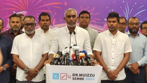 އިންތިހާބީ ރައީސް ޑރ. މުހައްމަދު މުއިއްޒު މީރުމާގައި ނޫސްވެރިންނާ ބައްދަލުކުރައްވަނީ.. -އަދިވެސް ފޮޓޯ: މުހައްމަދު ޝަހީބު
