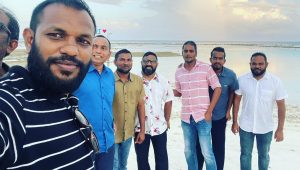 މުޖޭ (ވ): އެކުވެރިންނާއެކު ސެލްފީ ނަންނަގަވަނީ