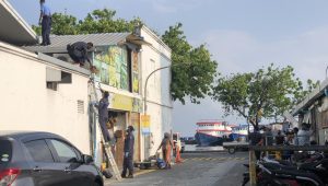 ފުލުހުންގެ ފޮރެންސިކް ޓީމު ފުރާޅުމަތިން ހެކި ހޯދަނީ -އަދިވެސް ފޮޓޯ: އެލިޒީ