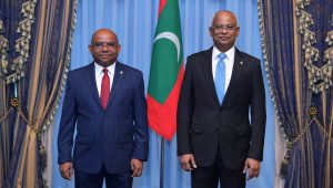 ރައީސުލްޖުމްހޫރިއްޔާ އިބްރާހީމް މުޙައްމަދު ޞާލިޙް މިއަދު ފޮރިން މިނިސްޓަރ ޢަބްދުﷲ ޝާހިދާ ބައްދަލުކުރައްވަނީ -ފޮޓޯ: ރައީސް އޮފީސް