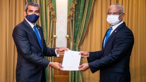 އޮޑިޓަރ ޖެނެރަލް ކަމުގެ ‌‏މަޤާމަށް ޙުސައިން ނިޔާޒީ ޢައްޔަން ކުރައްވައި ‏ފަތްކޮޅު ދެއްވަނީ  -ފޮޓޯ: ރައީސް އޮފީސް