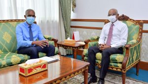 މާލޭ ސިޓީގެ މޭޔަރ ޑރ. މުޙައްމަދު މުޢިއްޒުއާ ރައީސުލްޖުމްހޫރިއްޔާ އިބްރާހީމް މުޙައްމަދު ޞާލިޙް މިއަދު ބައްދަލުކުރައްވަނީ -ފޮޓޯ: ރައީސް އޮފީސް