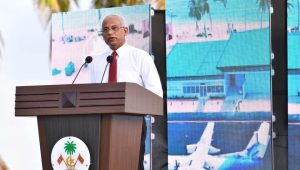 ހޯރަފުށީ އެއާޕޯޓު ހުޅުވުމަށް މިއަދު ހަވީރު ބޭއްވި ރަސްމީޔާތުގައި ރައީސް ސޯލިހު ވާހަކަފުޅު ދައްކަވަނީ  -ފޮޓޯ: ރައީސް އޮފީސް