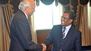 އިންޑިއާގެ ފޮރިން ސެކްރެޓަރީ ރާޖަން މަތާއީއާ  ރައީސް ވަހީދު ބައްދަލު ކުރެއްވުން (16  ފެބުރުވަރީ 2012) -ފޮޓޯ: ރައީސް އޮފީސް
