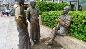 statue