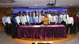 އއ. އާއި އދ. އަތޮޅުގެ 14 ރަށެއްގެ މަގުބައްތިތައް ބެލެހެއްޓުމާ ސްޓެލްކޯއިން ހަވާލުވުމުގެ ރަސްމީޔާތުގެ ތެރެއިން... -ފޮޓޯ: ސްޓެލްކޯ