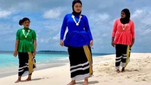 ބޮމްބޭ ޖޭމް ކަސްރަތުގެ ލަވައަކަށް ނަބާ (ނޫ ހެދުމުގައި) އާއި ޢާއިޝަތު ޙަސަން އަދި މަރިޔަމް ޔަނަމް އަޙްމަދު (ފެހި) ނަށަނީ