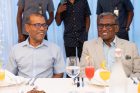ސައުދީ އެމްބަސީން ރޭ ބޭއްވި ރޯދަވީއްލުމުގެ ތެރެއިން ރައީސް މުހައްމަދު ނަޝީދާއި ރައީސް ޑރ. މުހައްމަދު ވަހީދު (ކ) -ފޮޓޯ: މަޖިލިސްގެ އިދާރާ