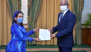 ޒަހާ ވަޙީދަށް ރައީސުލްޖުމްހޫރިއްޔާގެ އޮފީހުގެ މިނިސްޓަރގެ މަޤާމުގެ ފަތްކޮޅު ރައީސުލްޖުމްހޫރިއްޔާ އިބްރާހިމް މުޙައްމަދު ޞާލިޙް ދެއްވަނީ